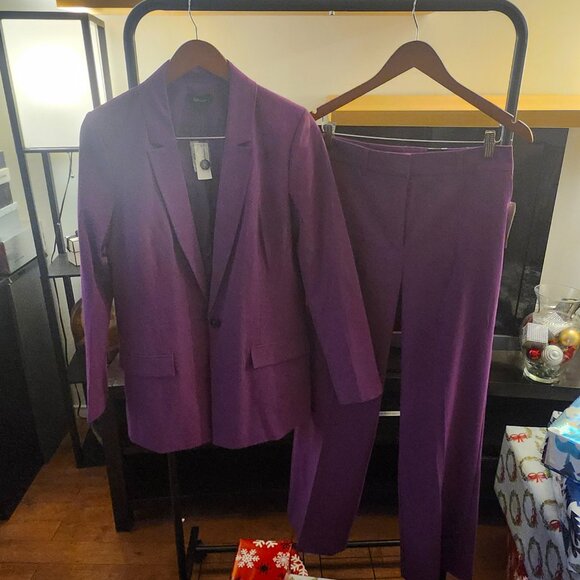 Business suit - Picture 4 of 16